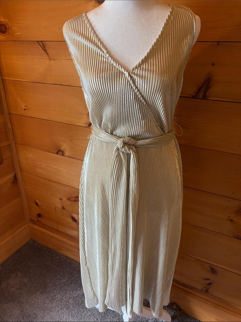 Elegant Sleeveless Pleated Wrap Dress in Light Gold